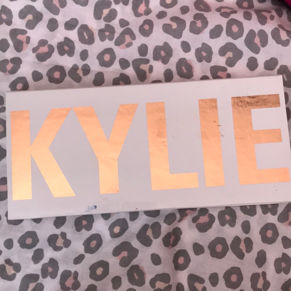 Kylie cosmetics Royal palette